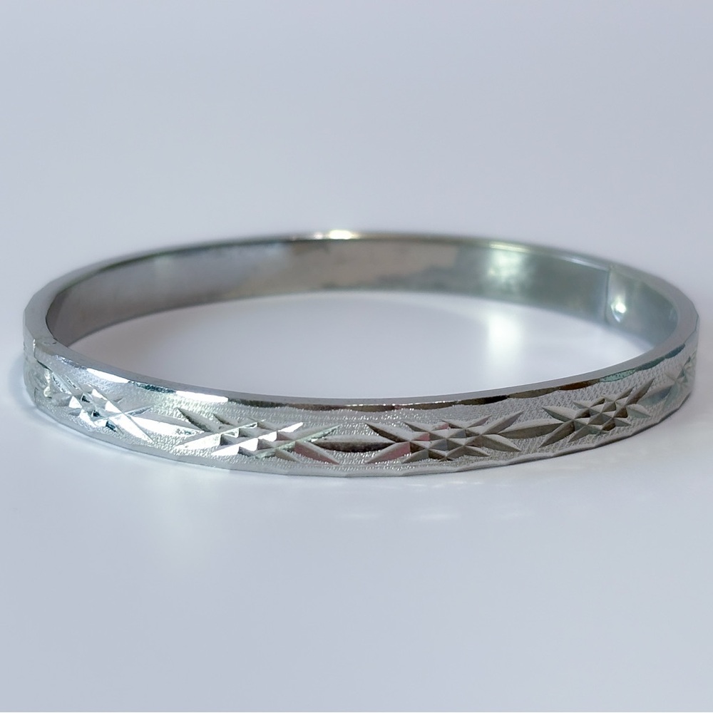 Vintage Silver Tone Diamond Cut Hinged Bangle - 6.75" -JT0335 - Picture 9 of 14